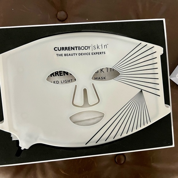 Currentbody Skin LED Red Light Therapy Mask - Picture 7 of 11